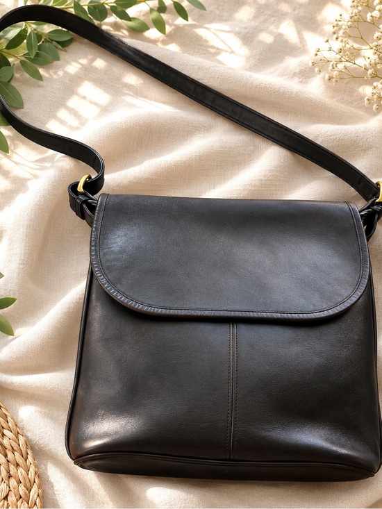 Coach Handbags - Authentic Vintage 1995 Coach Whitney Navy Blue Leather Shoulder Bag USA w Brass